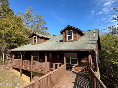 1960 Oakmont Dr, Sevierville, TN, 37876-3426 | Card Image