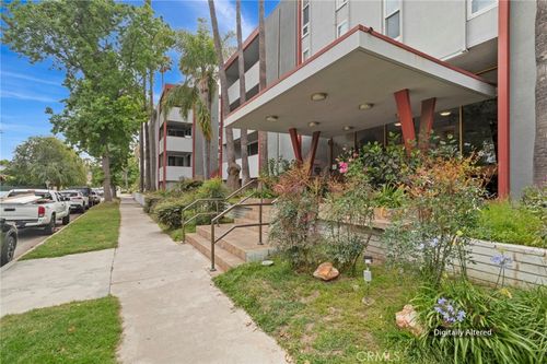136-4915 Tyrone Ave, Sherman Oaks, CA, 91423-1107 | Card Image