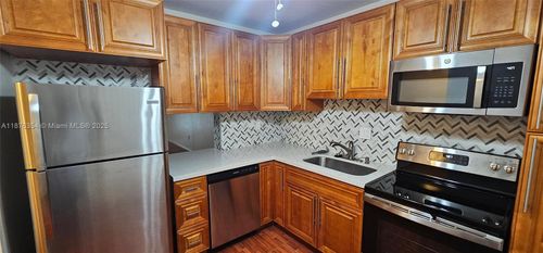 apt-202-1080 Del Lago Cir, Sunrise, FL, 33313-6805 | Card Image