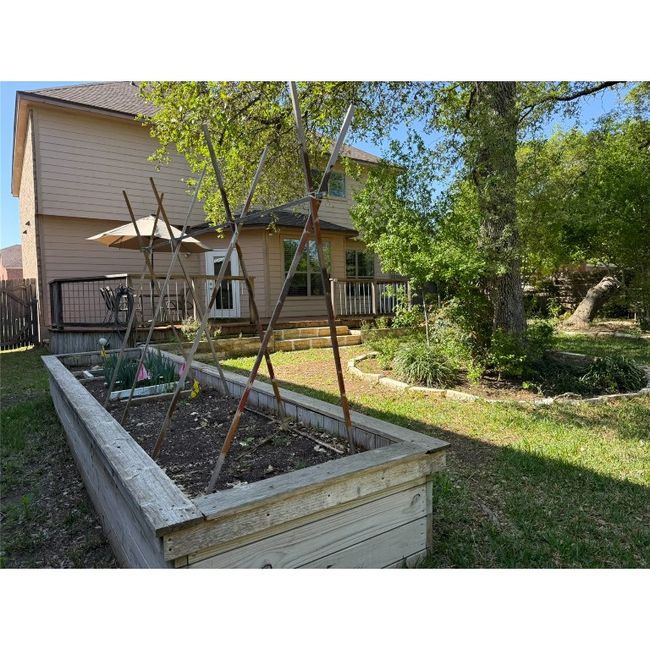Back of house and notice the above ground planters | Image 6