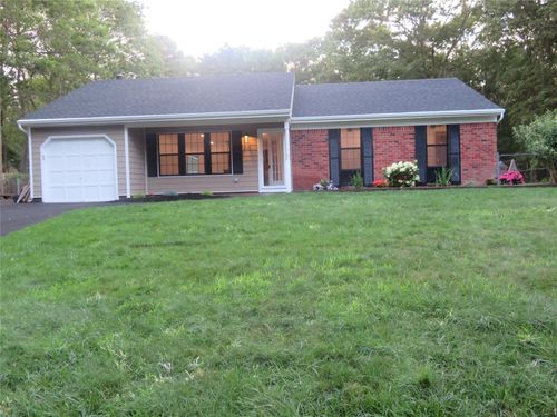 20 Hastings Dr, Ridge, NY, 11961-1731 | Card Image