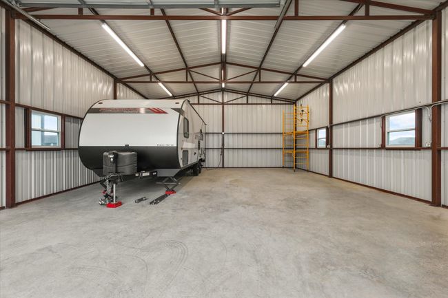 Garage with metal wall | Image 28