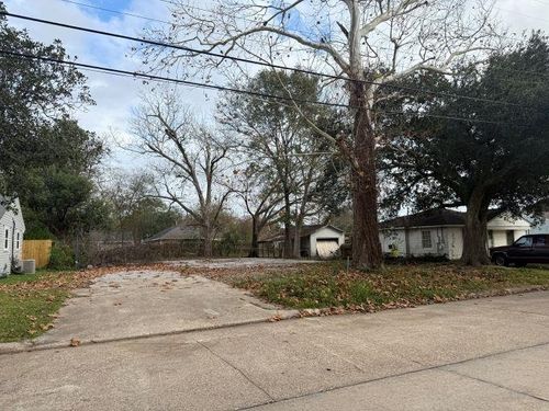 909 Montrose St, Port Neches, TX, 77651-2230 | Card Image