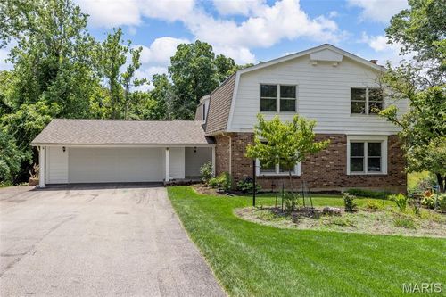 12182 Royal Valley Dr, Creve Coeur, MO, 63141-6654 | Card Image