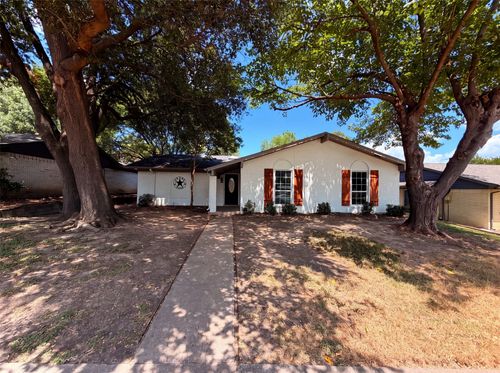 922 Meadowdale Cir, Garland, TX, 75043-2727 | Card Image