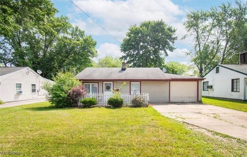 7387 Oregon Trl, Youngstown, OH, 44512-5536 | Card Image