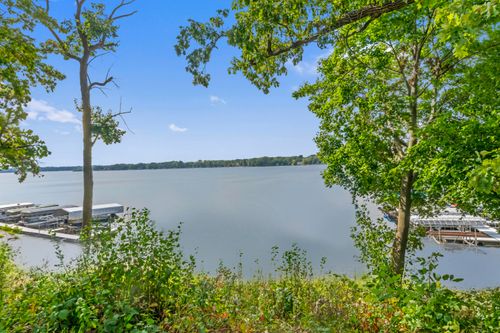 W315N7677 Merton Ave, Hartland, WI, 53029 | Card Image