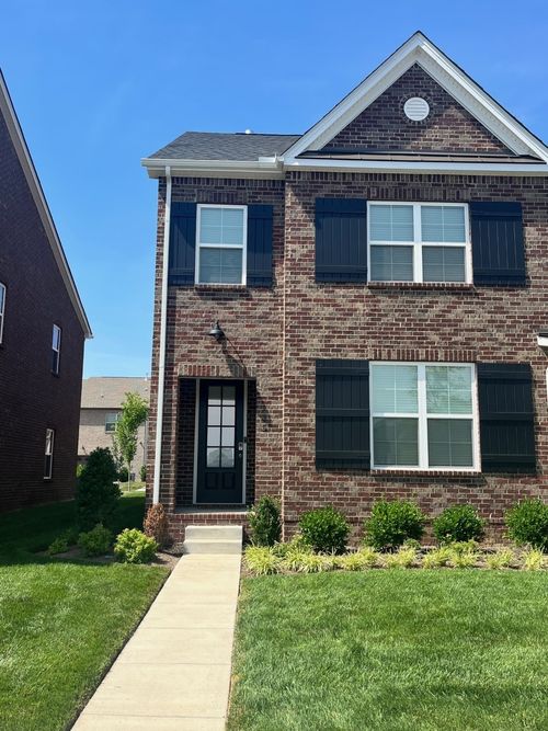 135 Saddlewood Ln, Hendersonville, TN, 37075-3197 | Card Image