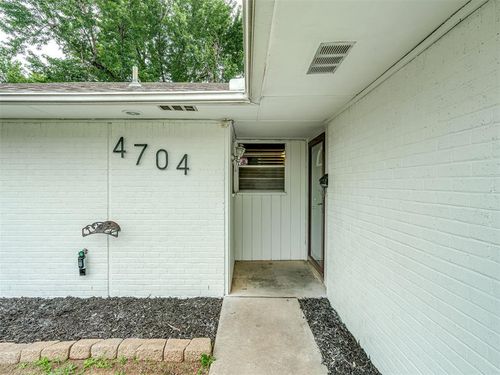 4704 Tempo Dr, Del City, OK, 73115-4338 | Card Image