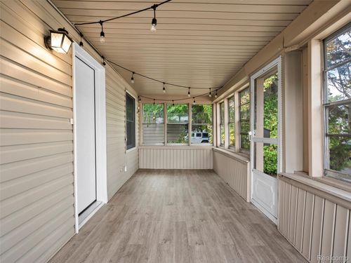 27 Nakota St, Clawson, MI, 48017-2048 | Card Image