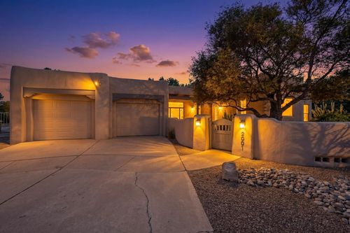 2201 Rozinante Ct Nw, Albuquerque, NM, 87104-3061 | Card Image