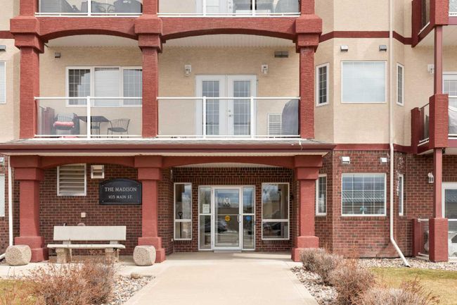 104 - 105 Main Street S, Home with 2 bedrooms, 2 bathrooms and 1 parking in Redcliff AB | Image 3