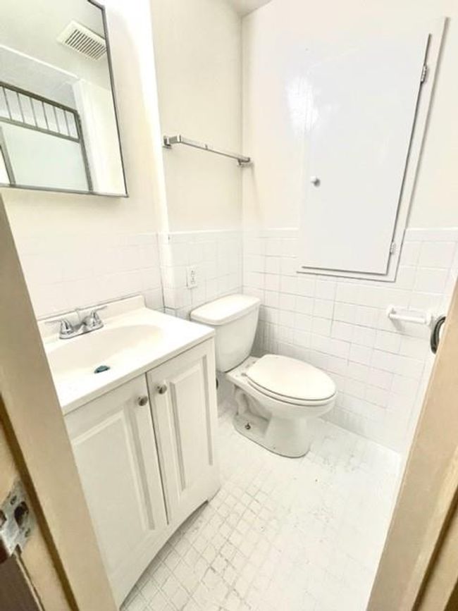 9309 43 Rd Ave, Home with 5 bedrooms, 4 bathrooms and null parking in Elmhurst NY | Image 10