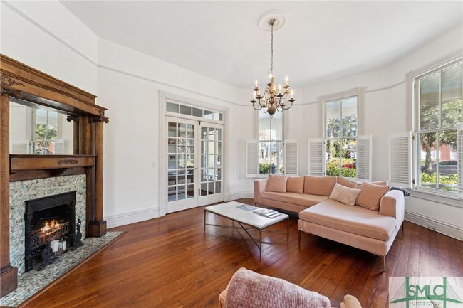 Living room with bay windows | Image 9
