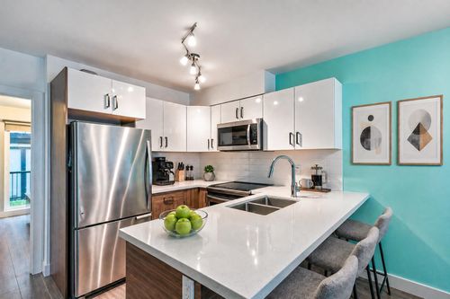 201-3939 Knight St, Vancouver, BC, V5N3L8 | Card Image