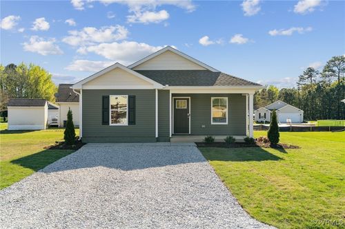 16 Our Way Dr, Kilmarnock, VA, 22482-3889 | Card Image