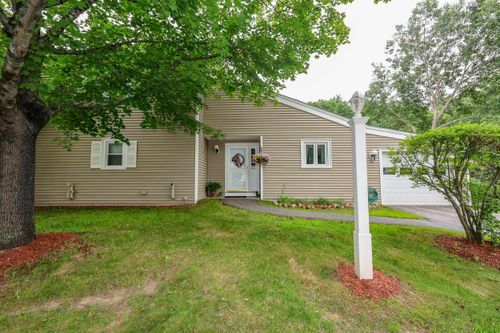 82 Winterwood Drive, Londonderry, NH, 03053 | Card Image