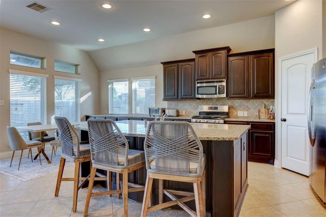 2407 Lost Bridge Ln, House other with 4 bedrooms, 2 bathrooms and 2 parking in Pearland TX | Image 15