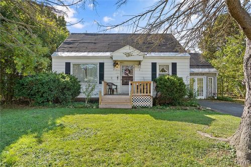 217 Hoover Dr, Syracuse, NY, 13205-3242 | Card Image