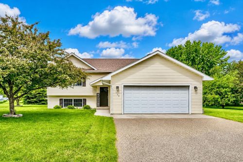 109 French Ct, Roberts, WI, 54023-9614 | Card Image