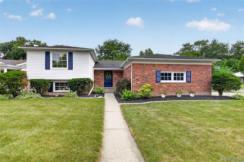 2880 Renfrew St, Ann Arbor, MI, 48105-1454 | Card Image
