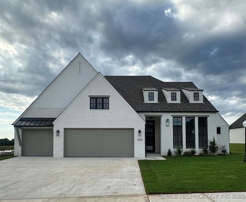 1505 Cedarwood Dr, Claremore, OK, 74017-2086 | Card Image