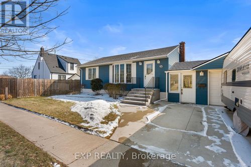 74 Tecumseh St, St Catharines, ON, L2M2M6 | Card Image