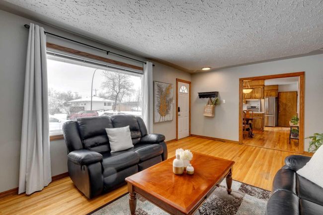 2533 Sable Drive Se, Home with 4 bedrooms, 2 bathrooms and 3 parking in Calgary AB | Image 7