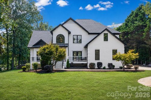 9827 Potter Rd, Matthews, NC, 28104-8929 | Card Image