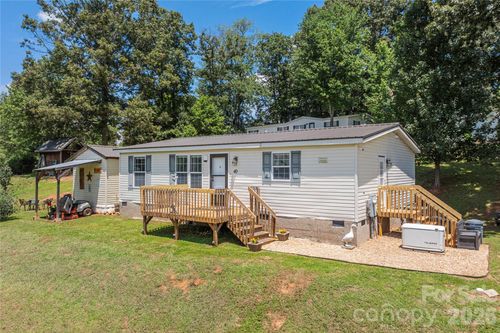 40 Farmstead Rd, Leicester, NC, 28748-8505 | Card Image