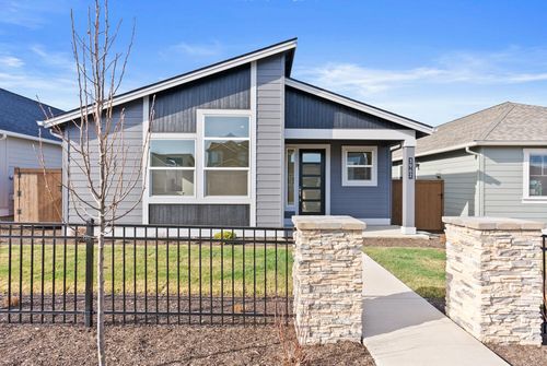 3962 Ne Oakside Loop, Bend, OR, 97701-5185 | Card Image