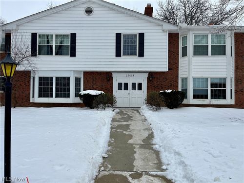 apt-114-2924 Pease Dr, Rocky River, OH, 44116-3269 | Card Image