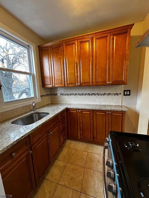 apt-2-33 Hayward Pl, Wallington, NJ, 07057-1079 | Card Image