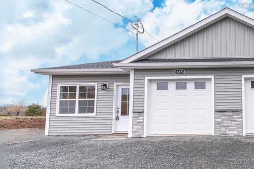 13673 Highway 1, Hants Border, NS, B0P1P0 | Card Image