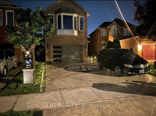 8 Banner Rd, Brampton, ON, L6X4K6 | Card Image
