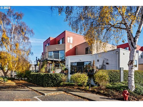 apt-b10-620 Nw Naito Pkwy, Portland, OR, 97209-3722 | Card Image
