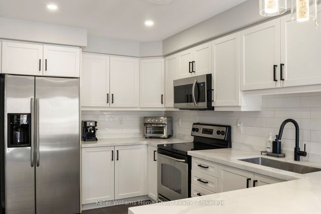 173 W Oak Trail, House attached with 3 bedrooms, 3 bathrooms and 1 parking in Kitchener ON | Image 19