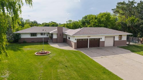 1710 Elmwood Pl, Jamestown, ND, 58401-5748 | Card Image