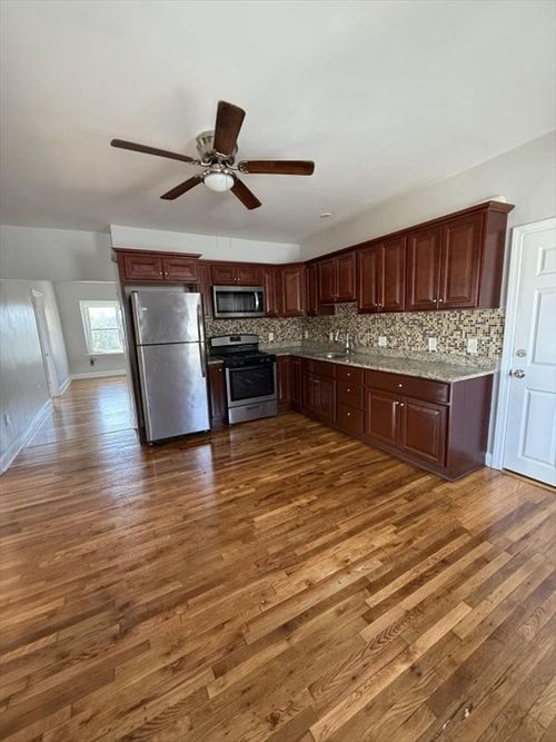 apt-3-60-58 Park St, Fall River, MA, 02721-7150 | Card Image