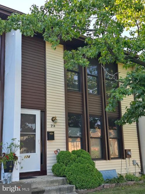 174 Canterbury Ct, East Windsor, NJ, 08520-5536 | Card Image