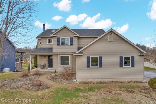 3728 Christopher Dr, Brighton, MI, 48114-9255 | Card Image