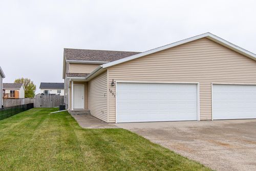 1051 38 1/2 Ave W, West Fargo, ND, 58078-8150 | Card Image