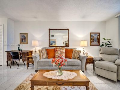 706 - 1811 Jefferson St, Condo with 1 bedrooms, 1 bathrooms and null parking in Hollywood FL | Image 2