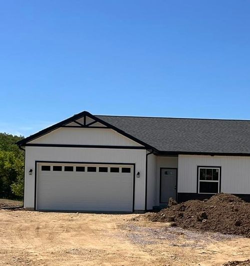 402 Mine Rd, Baraboo, WI, 53913-9545 | Card Image