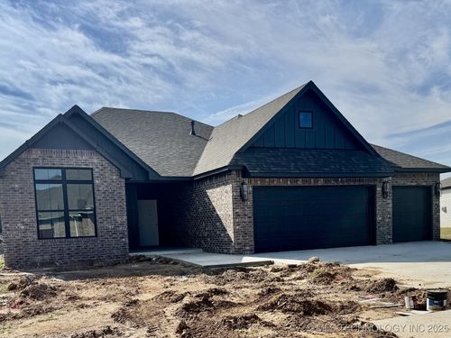 3020 S 7th Pl, Broken Arrow, OK, 74012-9643 | Card Image