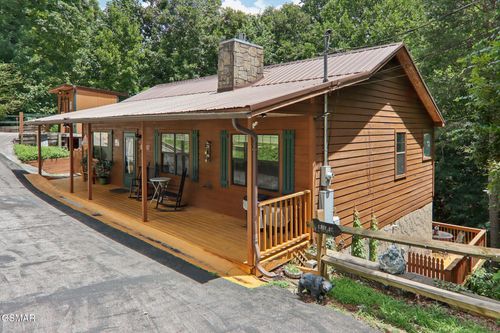 2746 Easy St, Sevierville, TN, 37862-7529 | Card Image