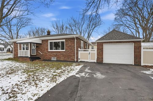 3535 Wallace Dr, Grand Island, NY, 14072-1037 | Card Image