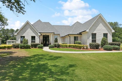 111 Jefferson Davis Pkwy, Picayune, MS, 39466-3943 | Card Image