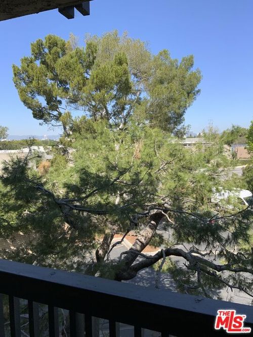 3205 Raintree Cir, Culver City, CA, 90230-4423 | Card Image