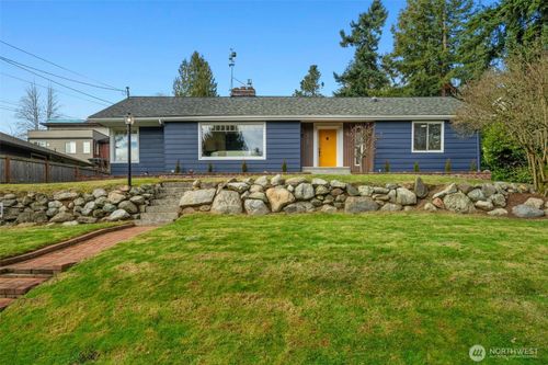 10723 Densmore Ave N, Seattle, WA, 98133-8943 | Card Image